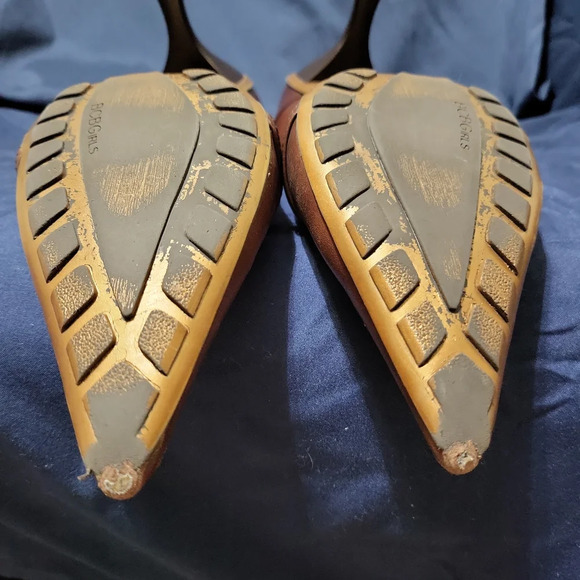 BCBGirls Vintage Amata‎ Chocolate Brown Buckle Pointed Leather Preppy Heels 9.5 - Picture 6 of 12